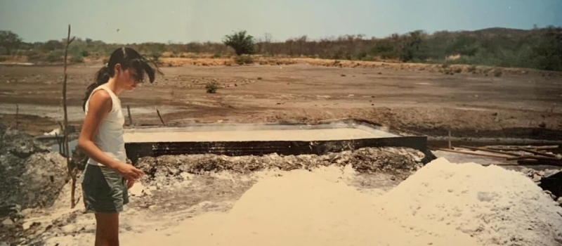 foto-1-julia-de-nina.-pie-de-foto-1-julia-en-la-salinera-familiar-de-nina.-foto-julia-salazar